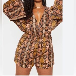 **Brand New**Plus Snake Print Flare Sleeve Romper